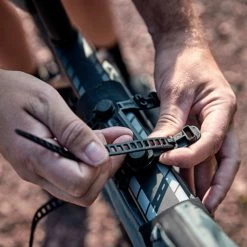 Fidlock TWIST Uni Base -Equipement Vélo Populaire Magasin Fidlock TWIST Uni Base Action 1