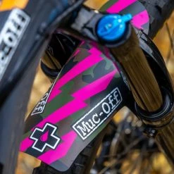 Muc-Off Ride Guard Avant -Equipement Vélo Populaire Magasin HERO Front Ride Guard CAMO 1900x crop center